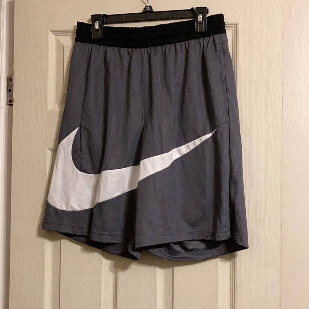 NWOT Nike Basketball shorts - Picture 3 of 5